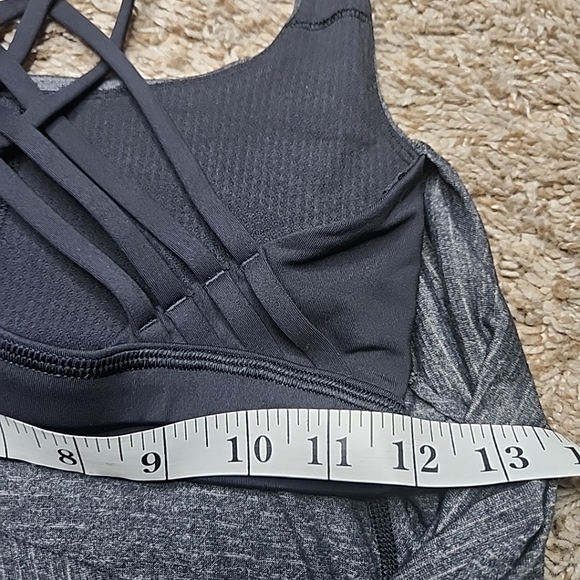 Lululemon Wild Built In Active Bra Tank  Striped Sz 4 Gray & Black - Picture 5 of 7